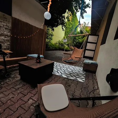 Vintage With Garden View Apartament